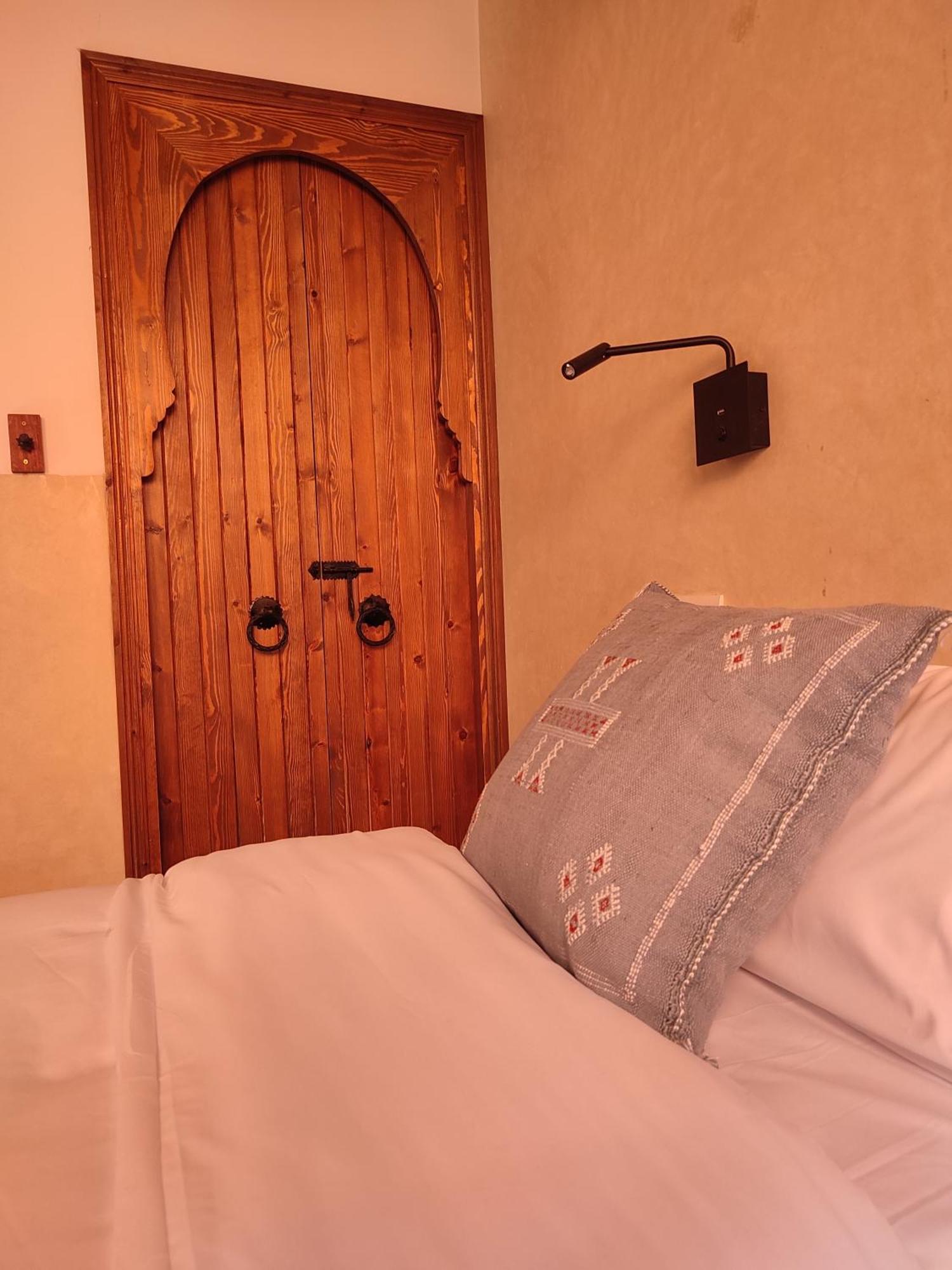 Private Room In Apartment Tov タガズー エクステリア 写真